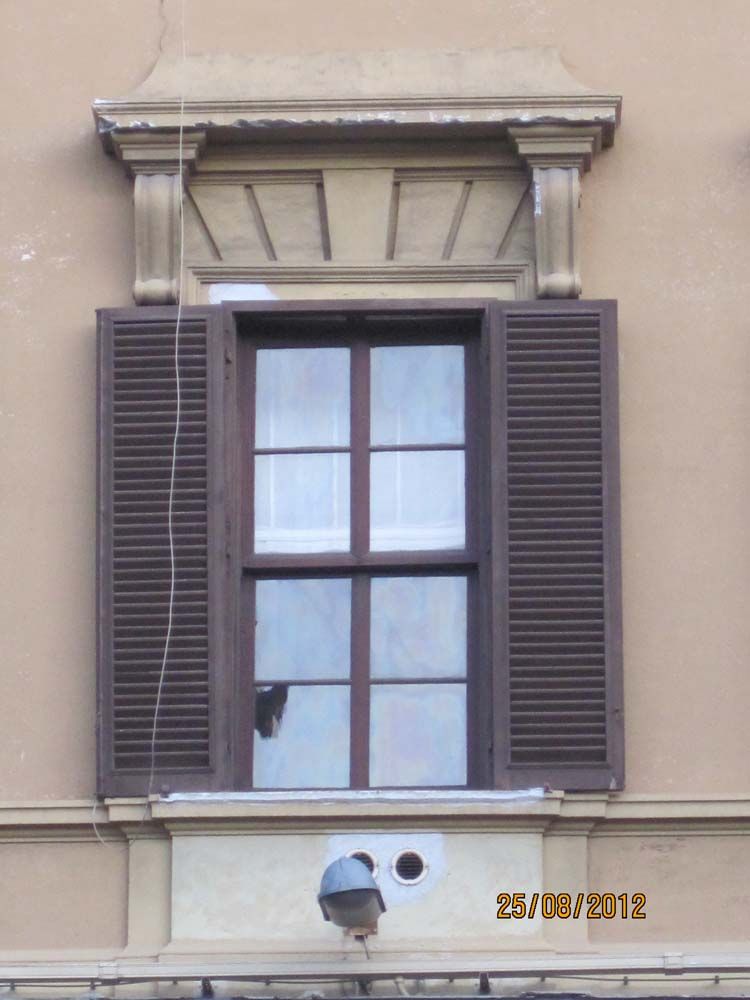 window crown molding exterior