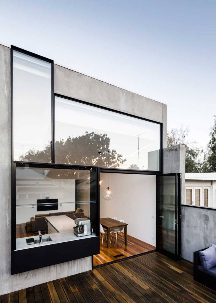 Moderne große quadratische Fenster mit schwarzem Rahmen: Design, Foto, Beispiele