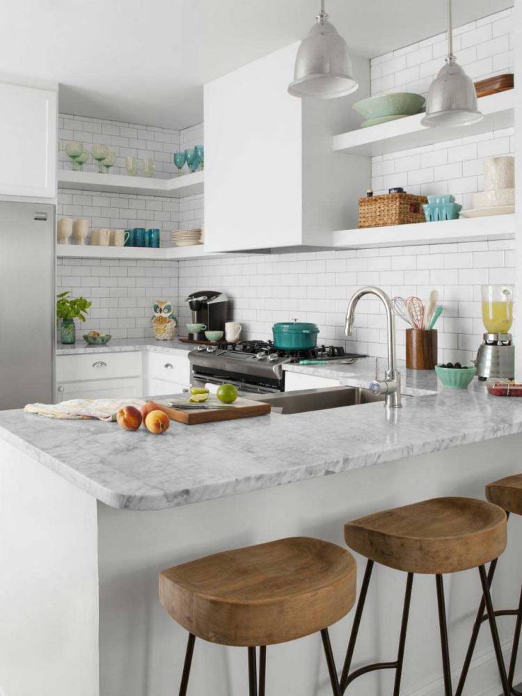 Маленька біла кухня з яскравими деталями | Біла Кухня: фото, дизайн, приклади, поєднання, глянцева, інтер'єр, шпалери, модна, сучасна
