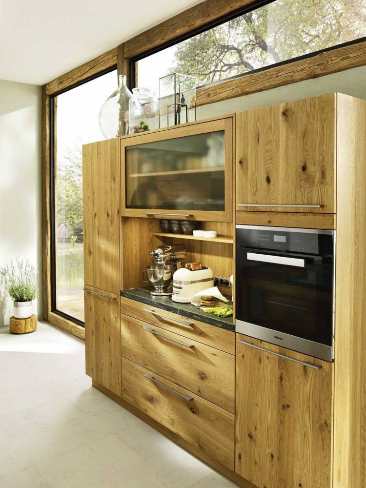 Деревянный шкаф для встроенной техники на кухне в стиле лофт - фото