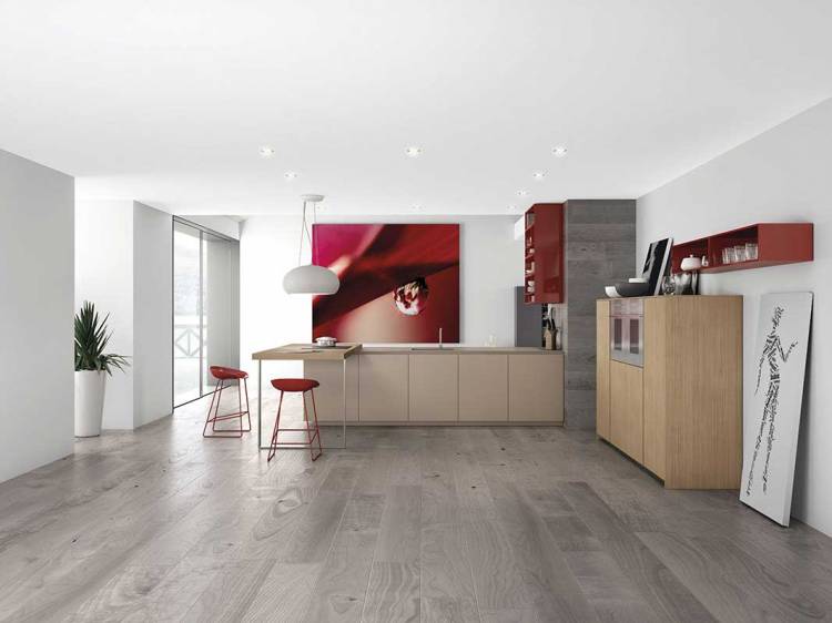 Кухонная мебель под светлое дерево, красные стулья | Маленькая белая кухня студия в стиле минимализм – хай тек, дизайн кухни в минималистическом стиле – фото примеры, описание