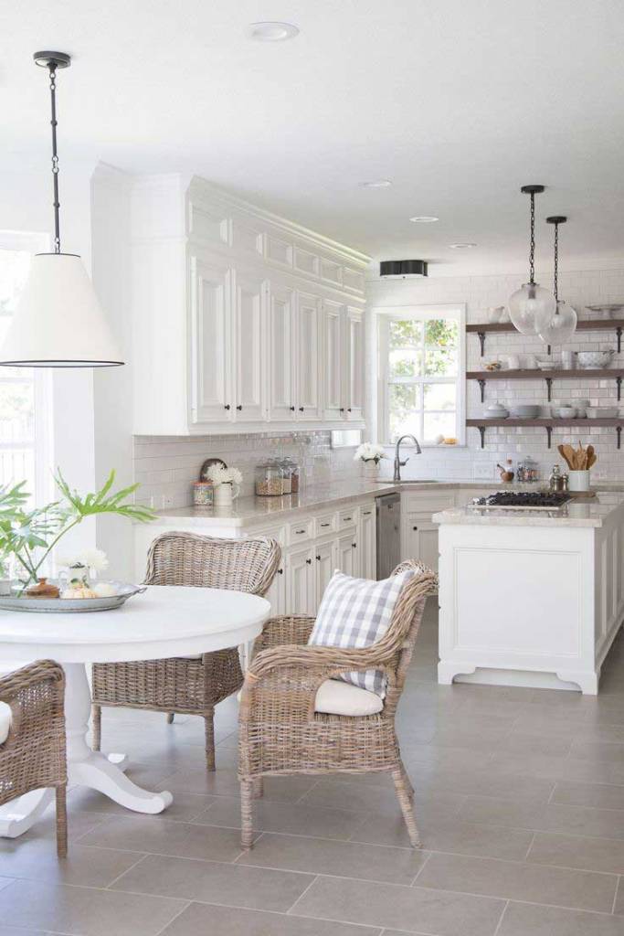 Романтичний кухонний куточок в стилі кантрі (прованс) | Гарний, сучасний, для маленької кухні, фото дизайн ідеї в інтер'єрі