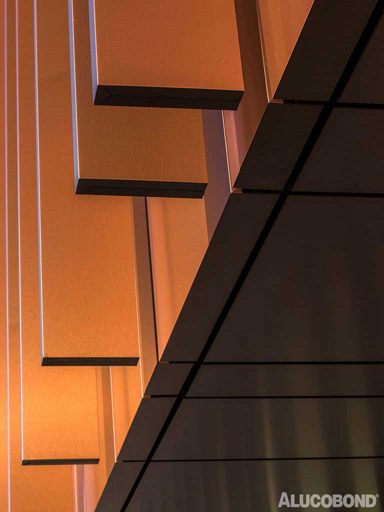 Alucobond + Медная отделка: блестящий фасад офиса на фото - медные панели +для фасада