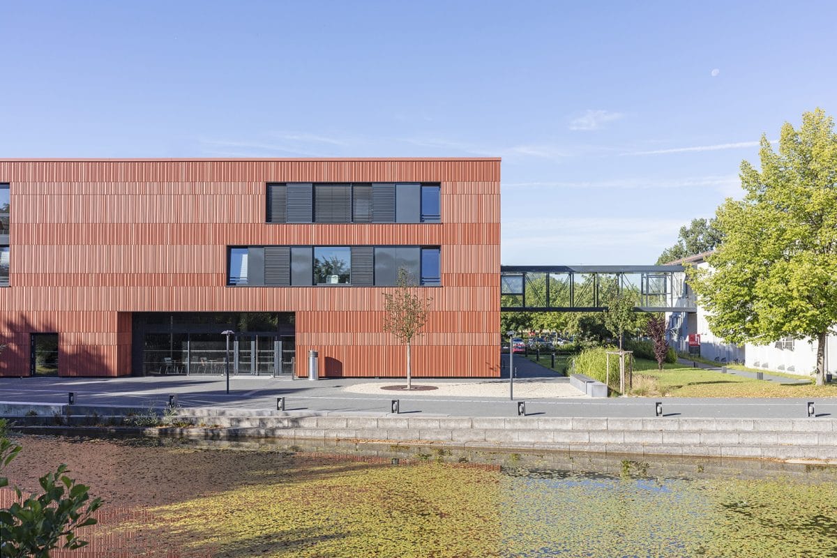 PROJECTS OF BUILDINGS WITH VENTILATED FACADE
