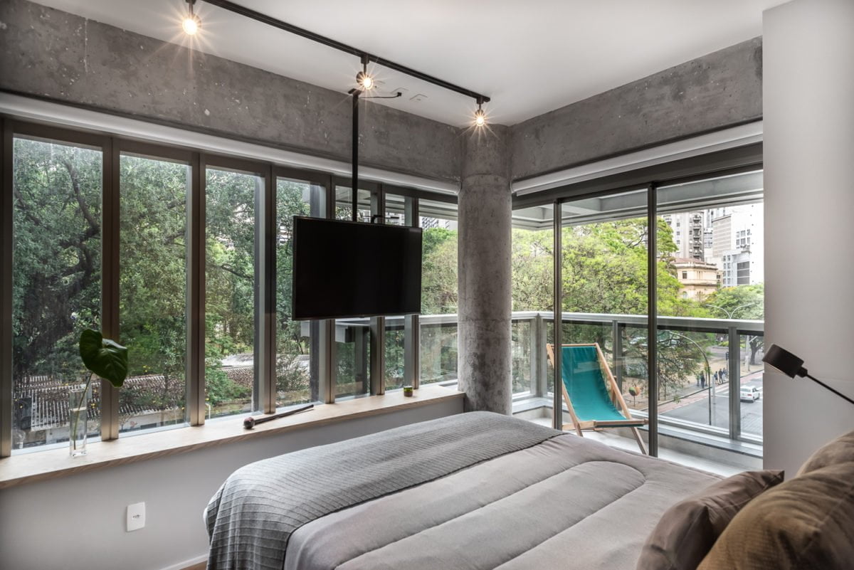 Стеклянные панели в квартире 50 м² под аренду