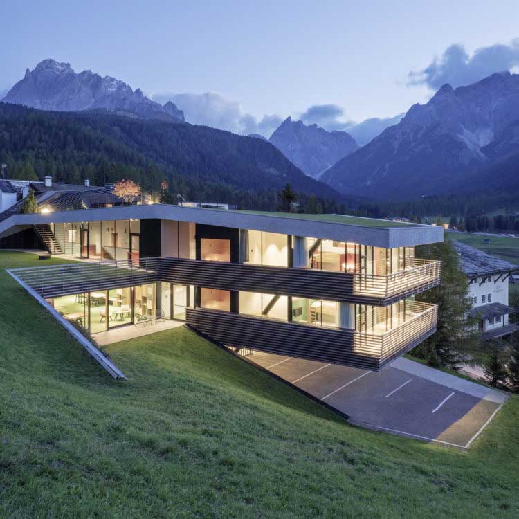 casas construidas en laderas de cerros