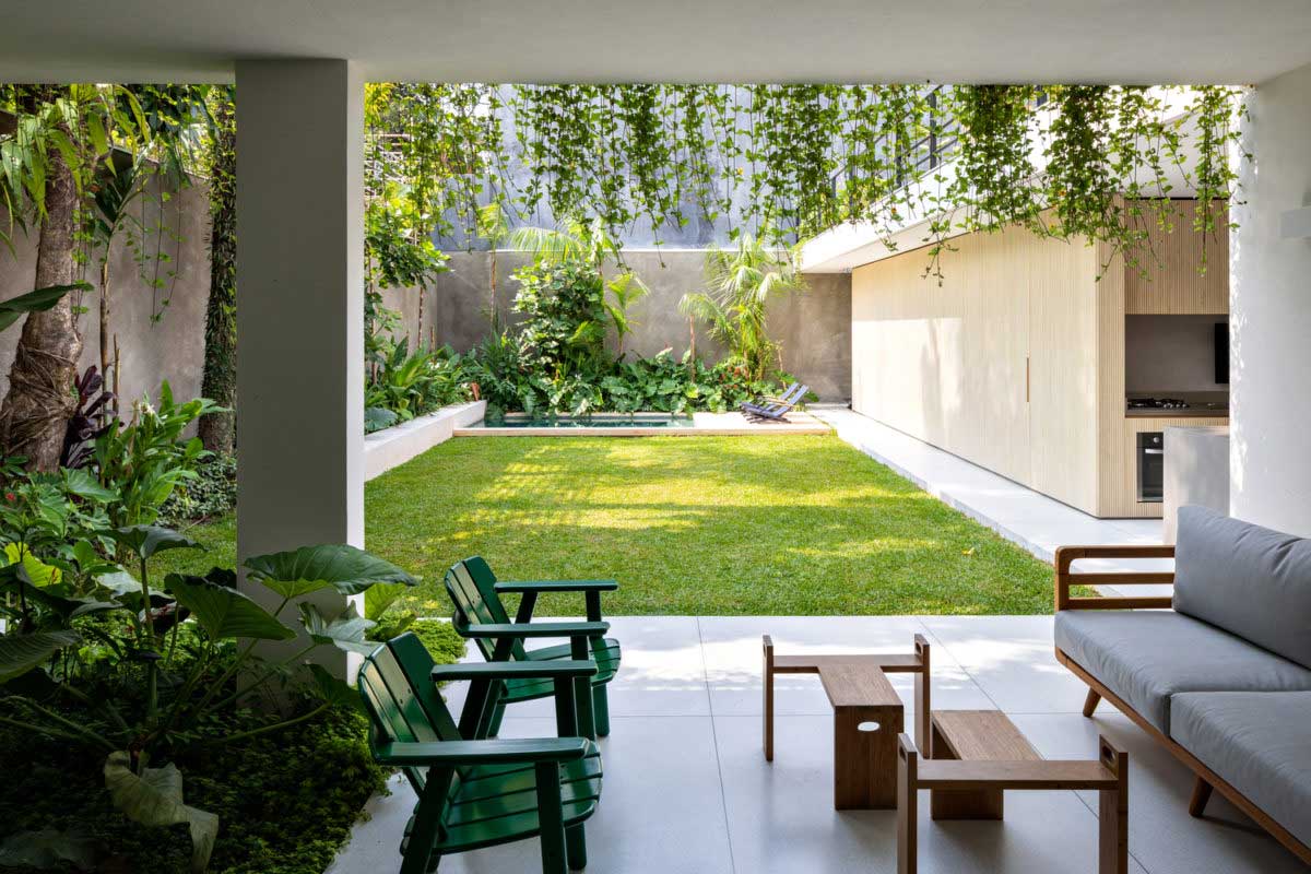 mediterranean house with courtyard
spanish homes with courtyards
courtyard mansion
beautiful courtyards inside the house
mies van der rohe courtyard house
