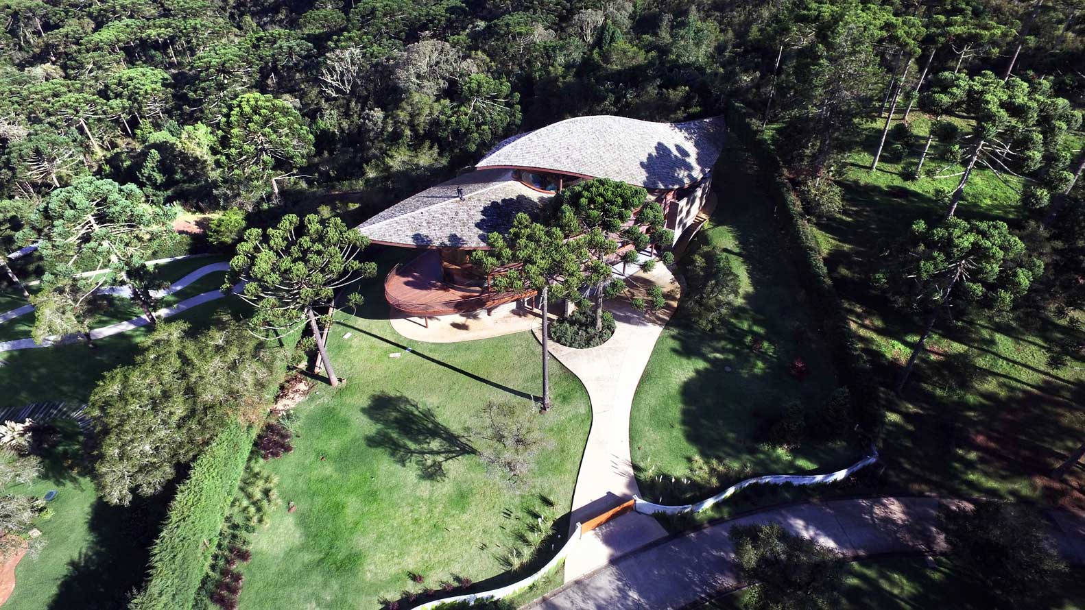 Complex Roof as the main Architectural Element - Cool Design Examples