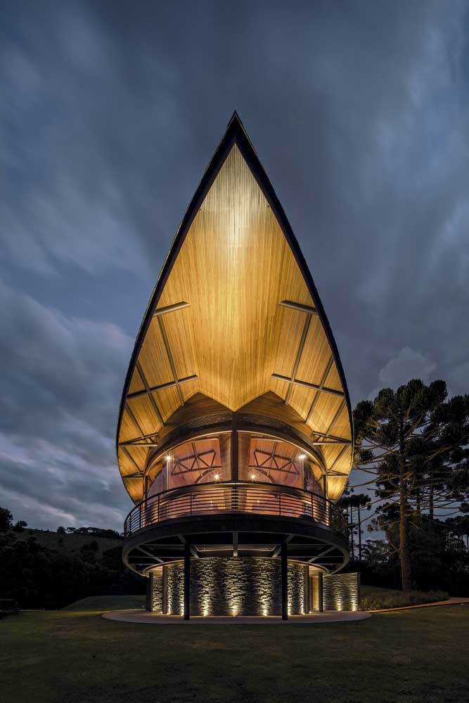 Complex Roof as the main Architectural Element - Cool Design Examples