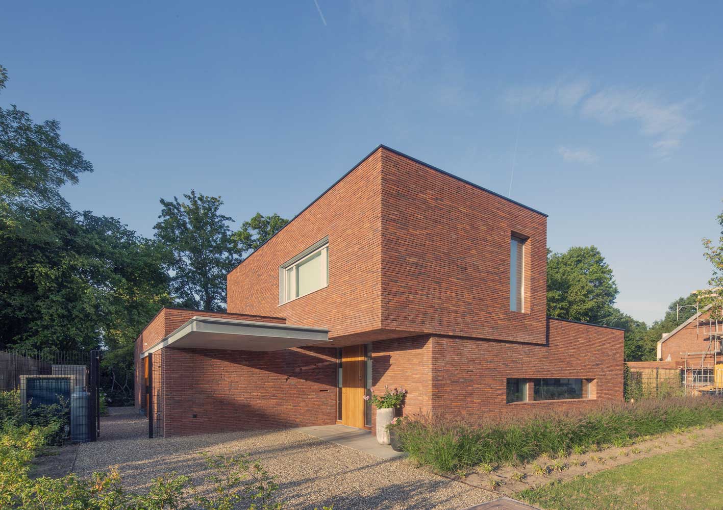 Comment Utiliser la Brique Orange pour Construire une Maison Ultramoderne