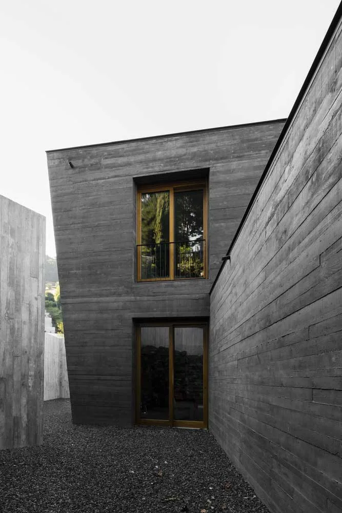 Black Concrete: Modern Solution in Architecture and Design
