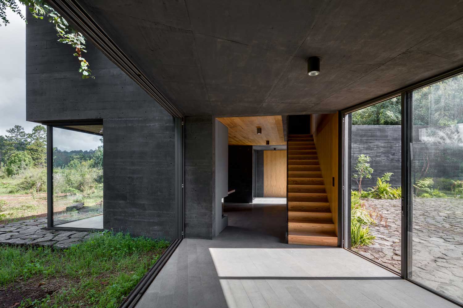 Black Concrete: Modern Solution in Architecture and Design