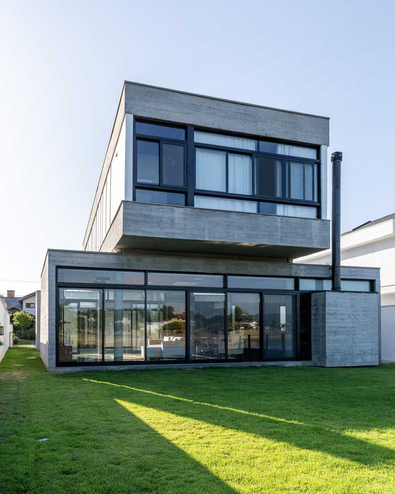 modern cantilever house