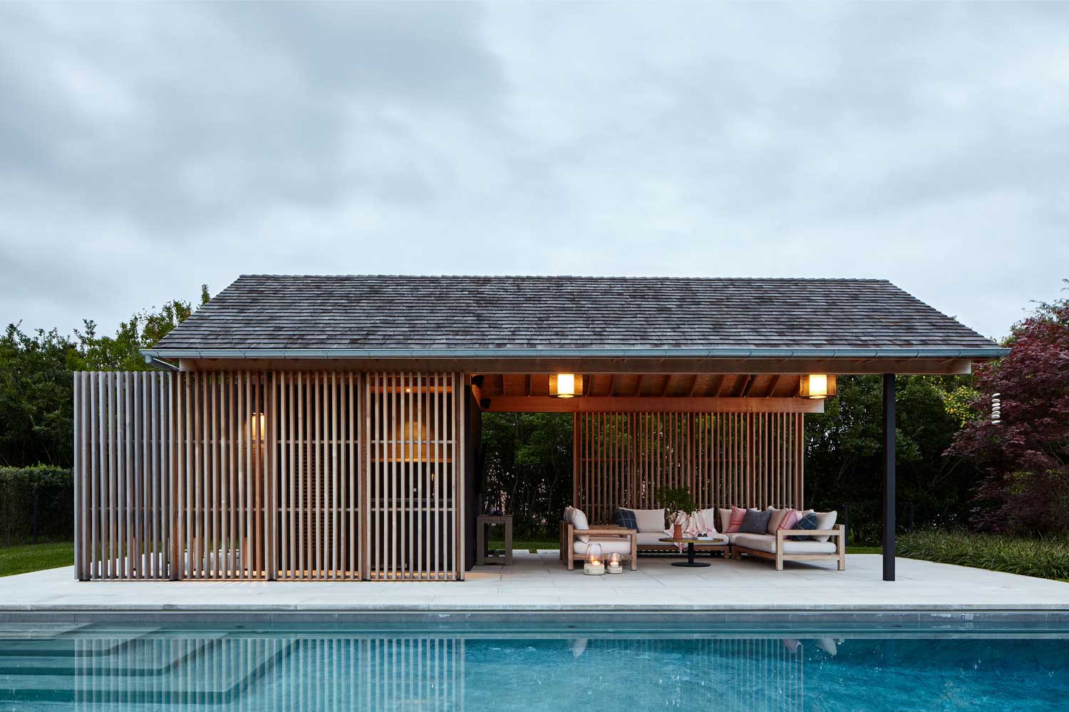 Modern English Style House
photo, design, ideas, plan, layout, facade, exterior, interior, landscape, courtyard, decoration, cladding