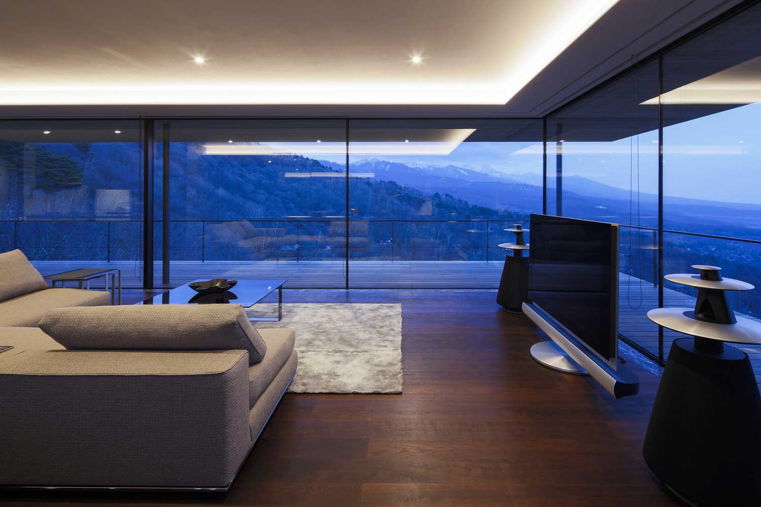 Modern Japanese Hillside Villa