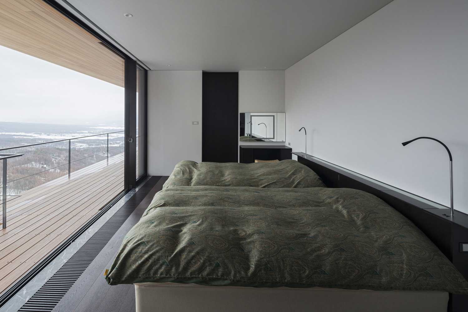 Modern Japanese Hillside Villa