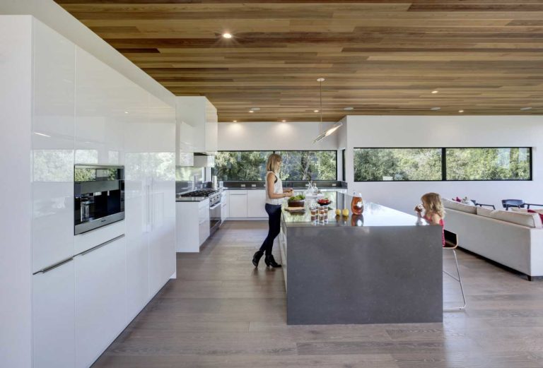Conception de plafond en bois minimaliste écologique