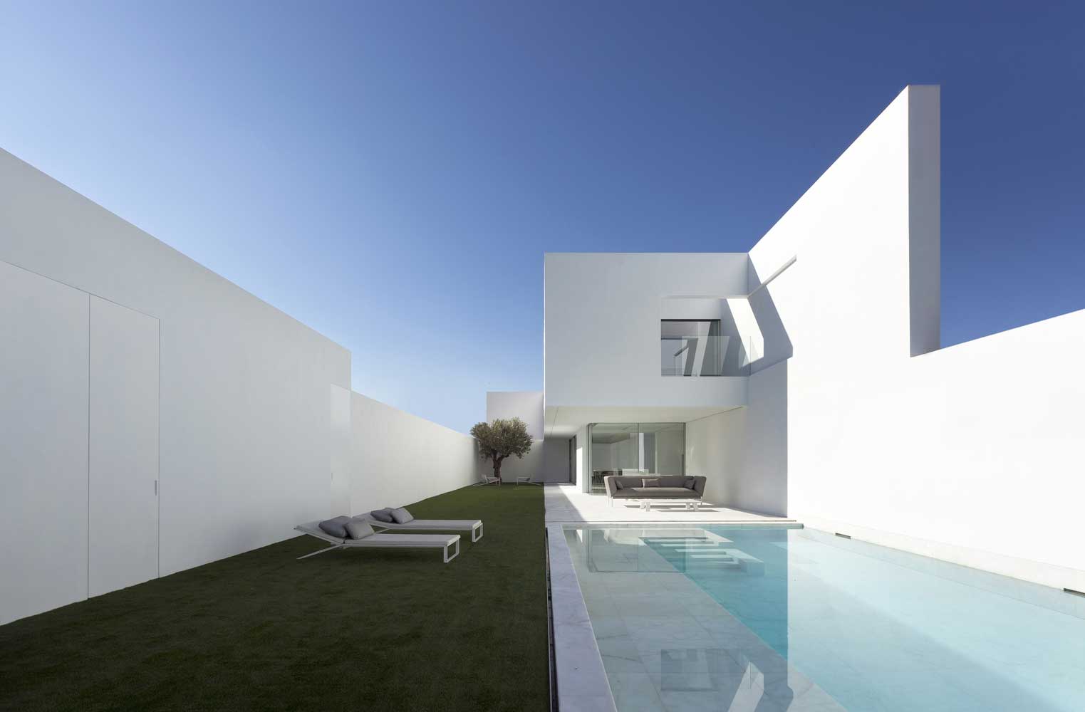 contemporary minimalist house