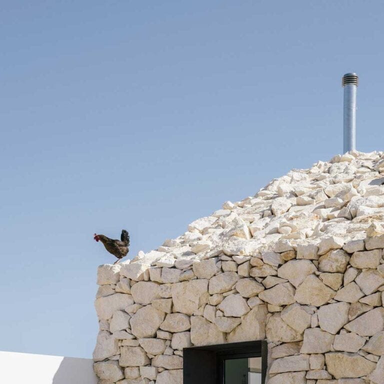 3+ Ideas for How to Furnish the Interior of a One-Story Stone House