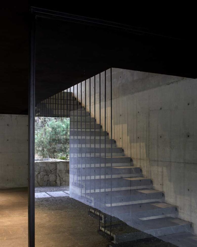 escaleras de concreto en espacios pequeños