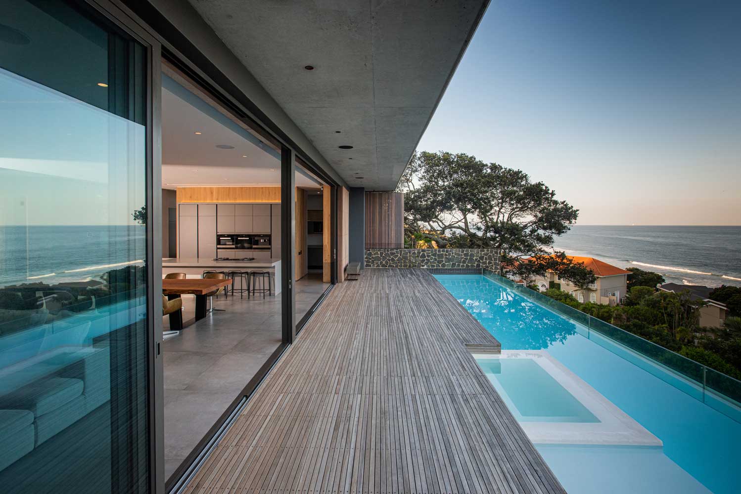 Casa Hermosa Con Piscina / 3 Niveles En Pendiente Pronunciada • 333