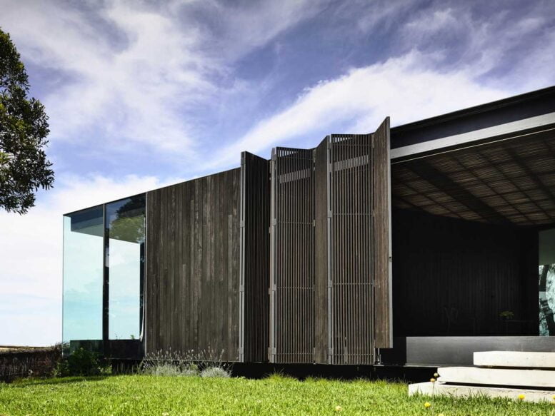 каркасный дом из металла + панорамные окна в пол: фото
