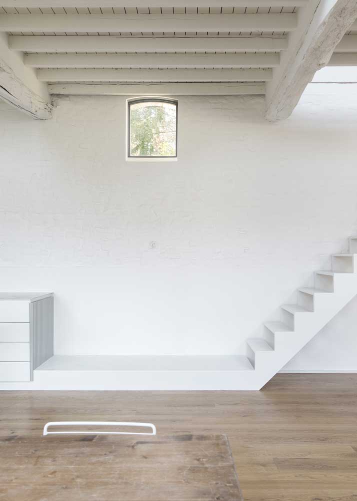 Ideia de uma escada reta minimalista