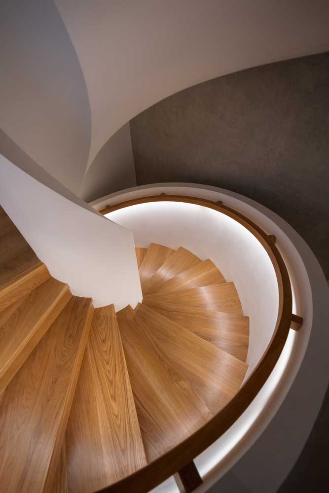 steep spiral staircase in the interior: Image
