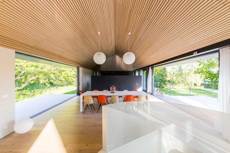 Wie baue ich ein zweistöckiges Haus mit einer Garage für ein schmales