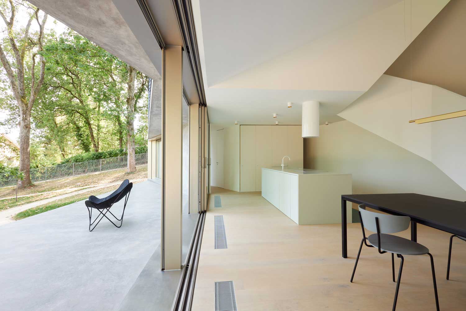 kitchen-terrace at home with windows on one side: photos, images