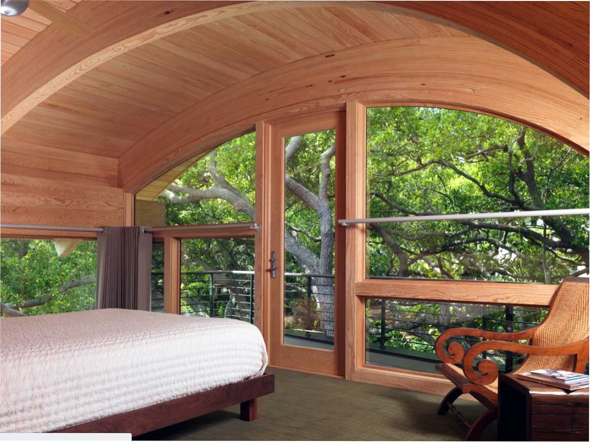 уникальная идея дизайна спальни деревянного дома