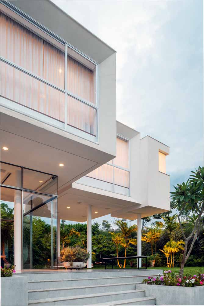 Минималистический Кубический Дом – Образец футуристической архитектуры