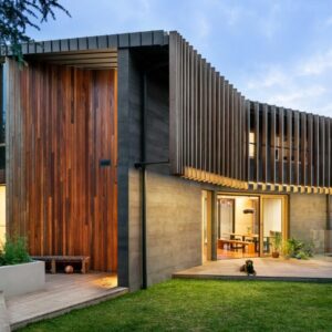 2-stöckiges Haus Design mit dynamischer Fassade