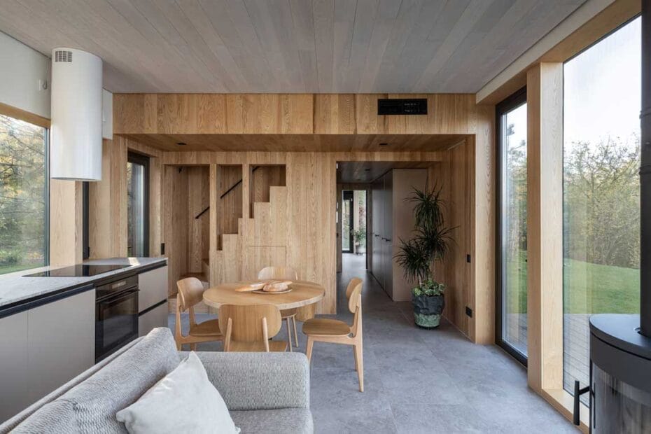 Sleek and Serene: Modern Cabin House Design for Riverfront Living