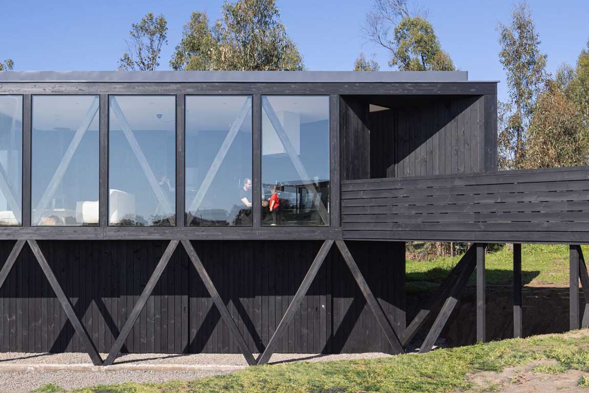black design house