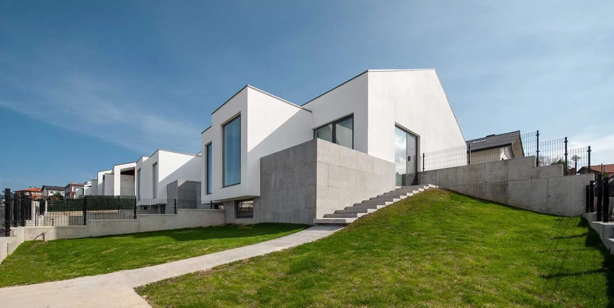 Harmonious Living with White Cork Exteriors and Sustainable Energy