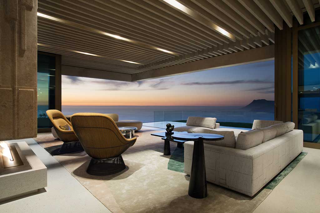 Nature-Inspired Residence with Tranquil Courtyard Waterfeature in South Africa