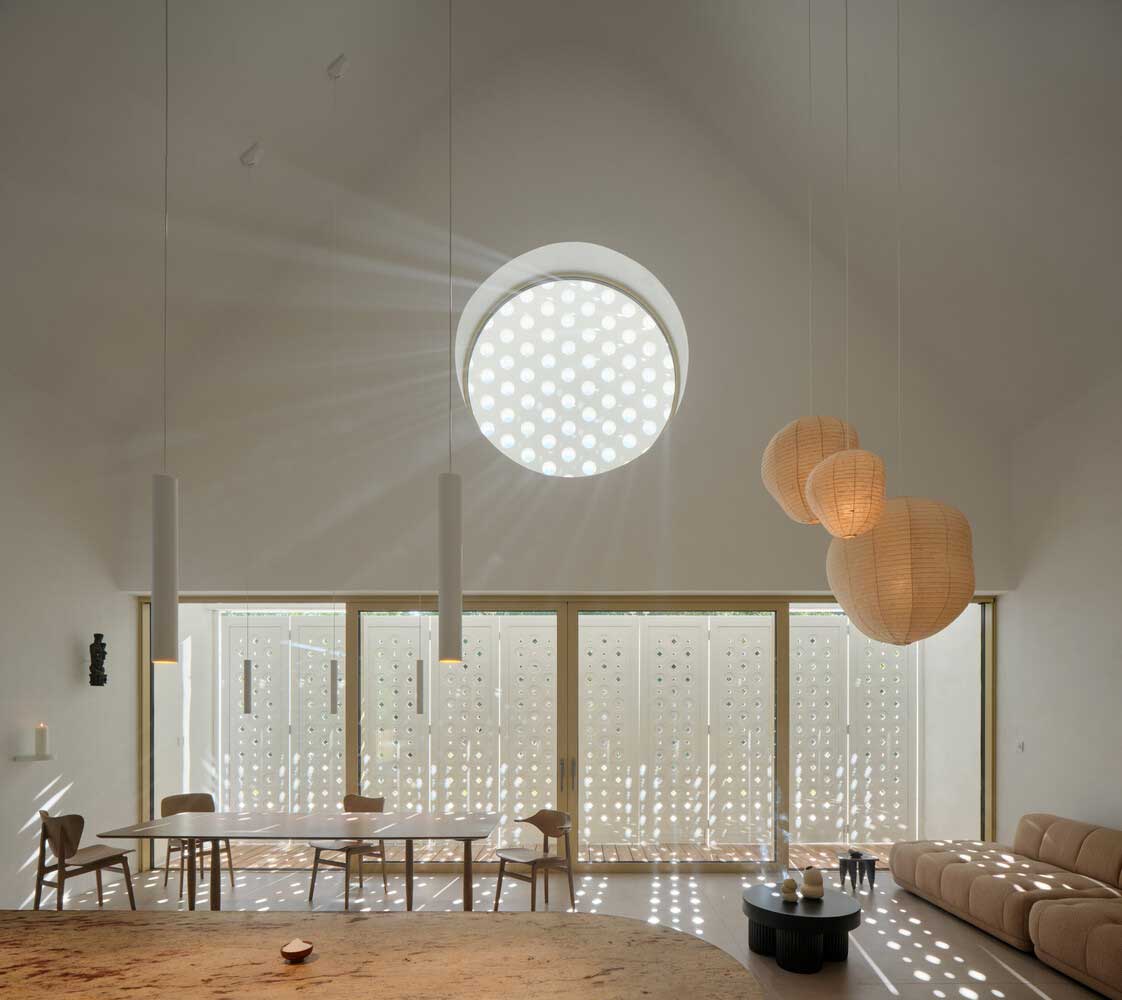 7+ Fresh Concepts for Homes Featuring Monolithic Shapes and Polished Concrete Floors