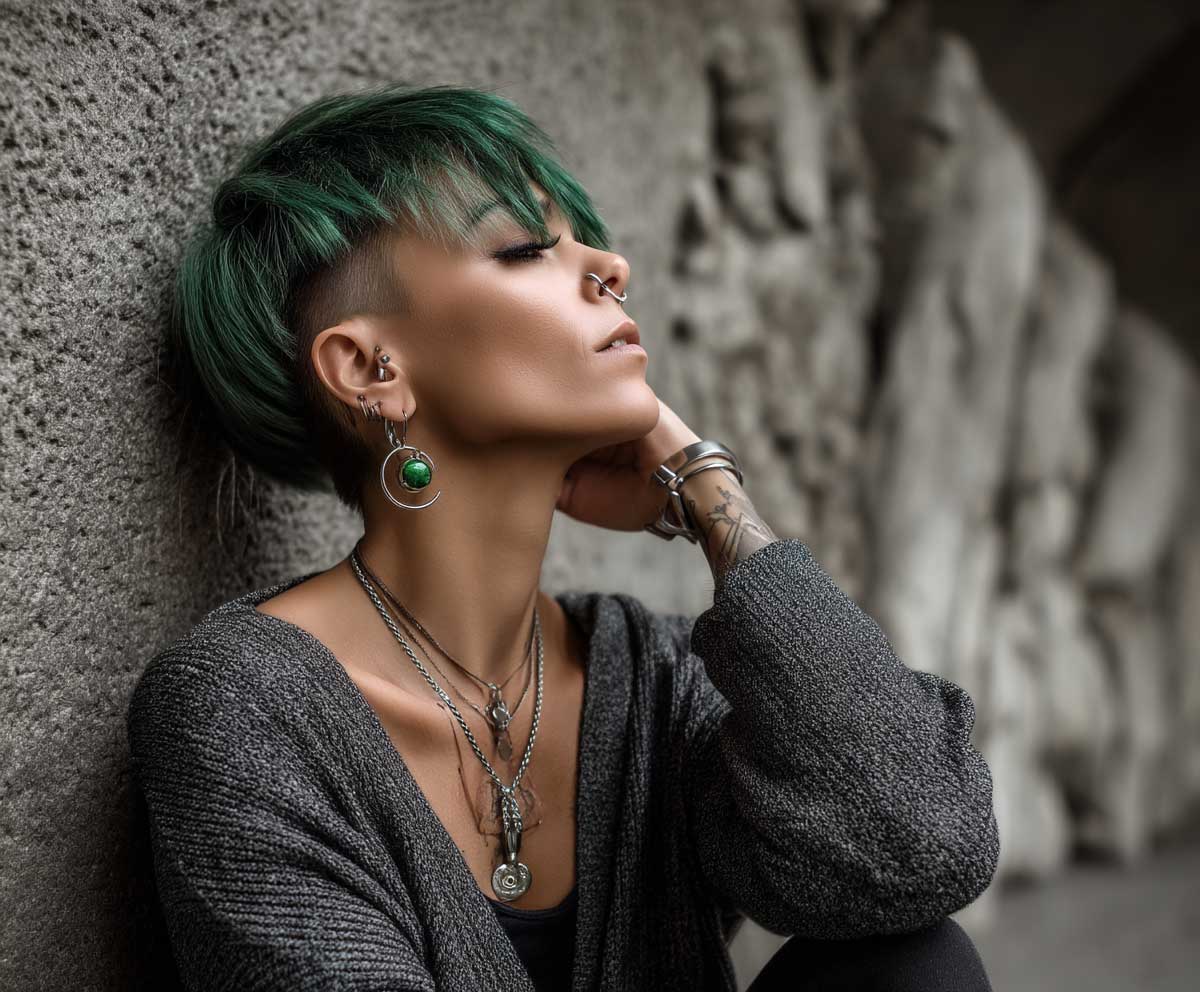 5+ Short to Mid Length Hairstyles with Bold Undercuts