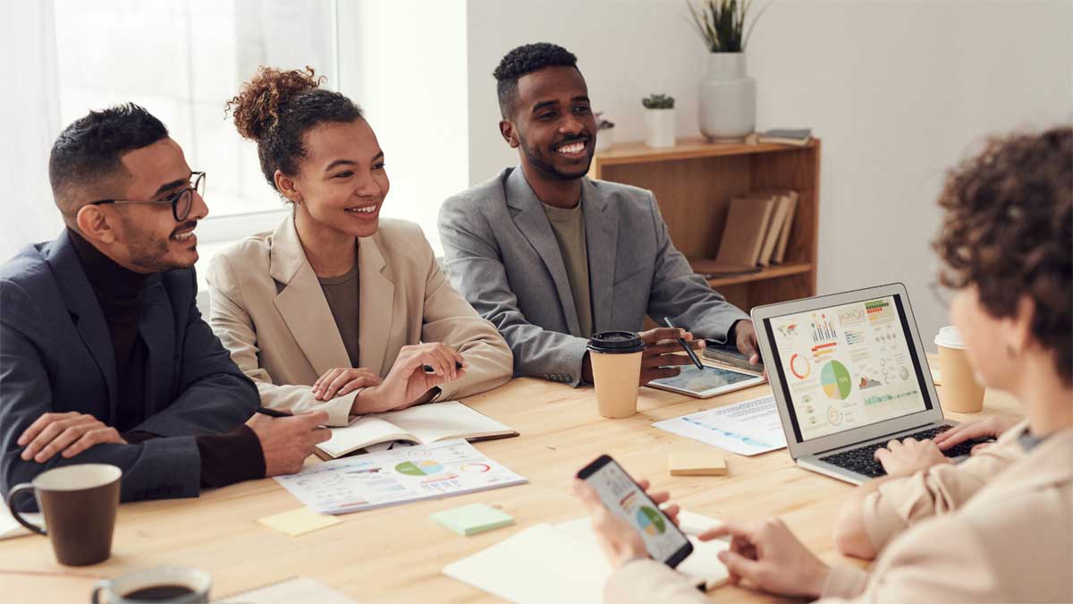 How to Build a Positive Workplace Culture Through Employee Recognition