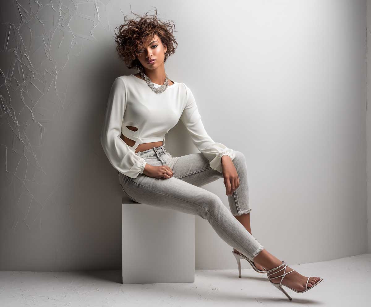 8+ Sexy Outfit Ideas Featuring Cutout Tops and Skinny Jeans