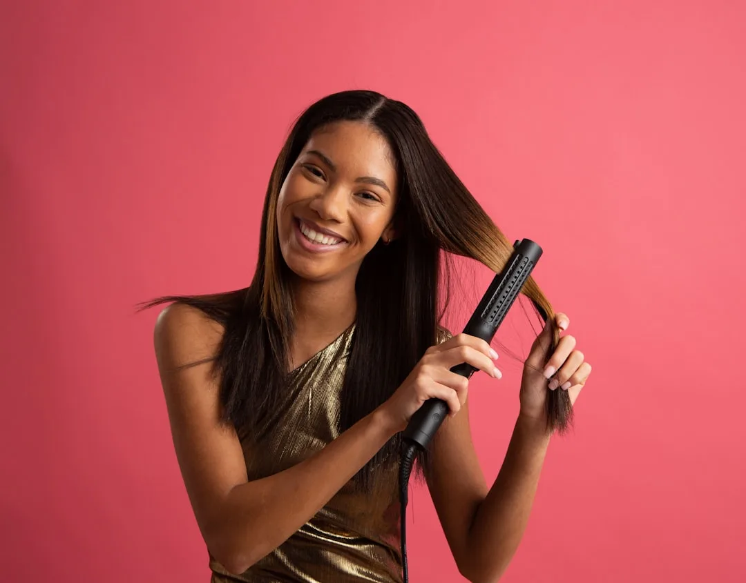 Sleek Straight Hair Dominates Summer 2026 — Why Glass-Smooth Texture Replaces Volume