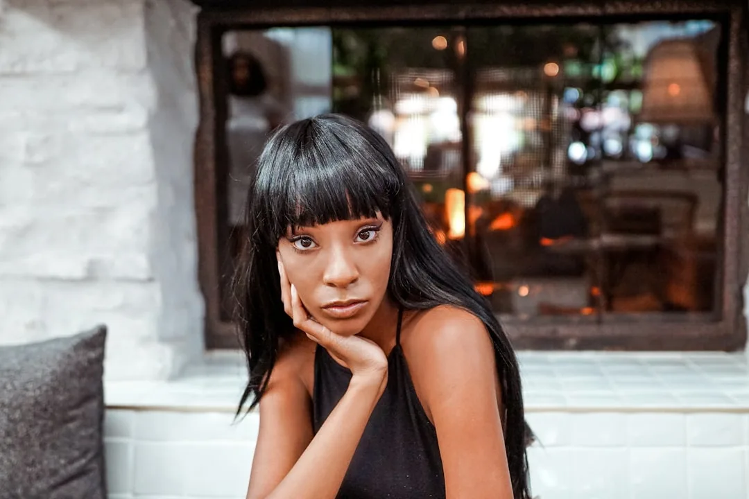 Blunt Bangs Return in 2026 — Why Sharp Framing Replaces Soft Texture