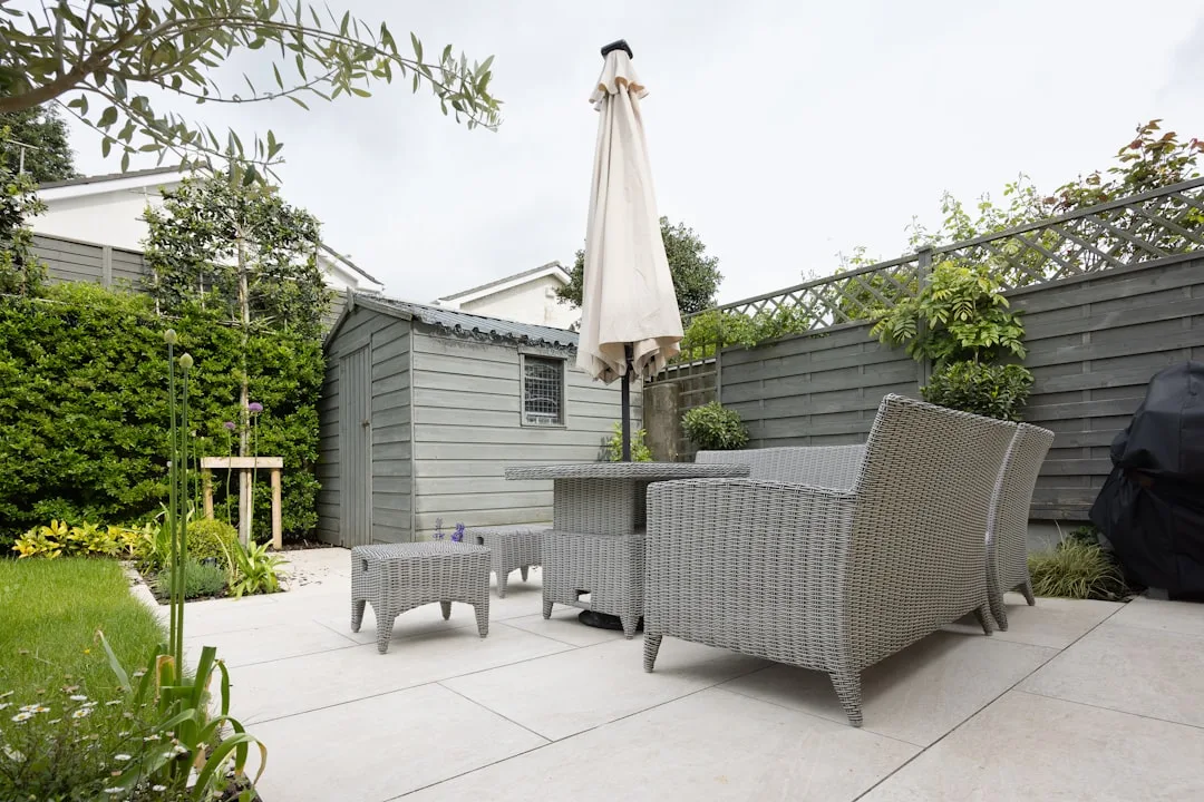 Outdoor Privacy Screens 2026 — Why Slatted Designs Replace Solid Fencing