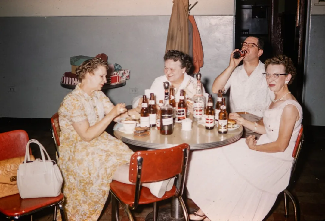 Reunion event planning 2026 with nostalgia-themed decor and photo walls