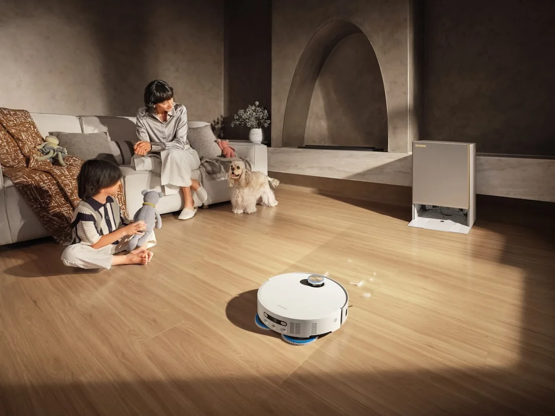 Modern smart pet water fountain with digital hydration monitoring display and app connectivity detail 2