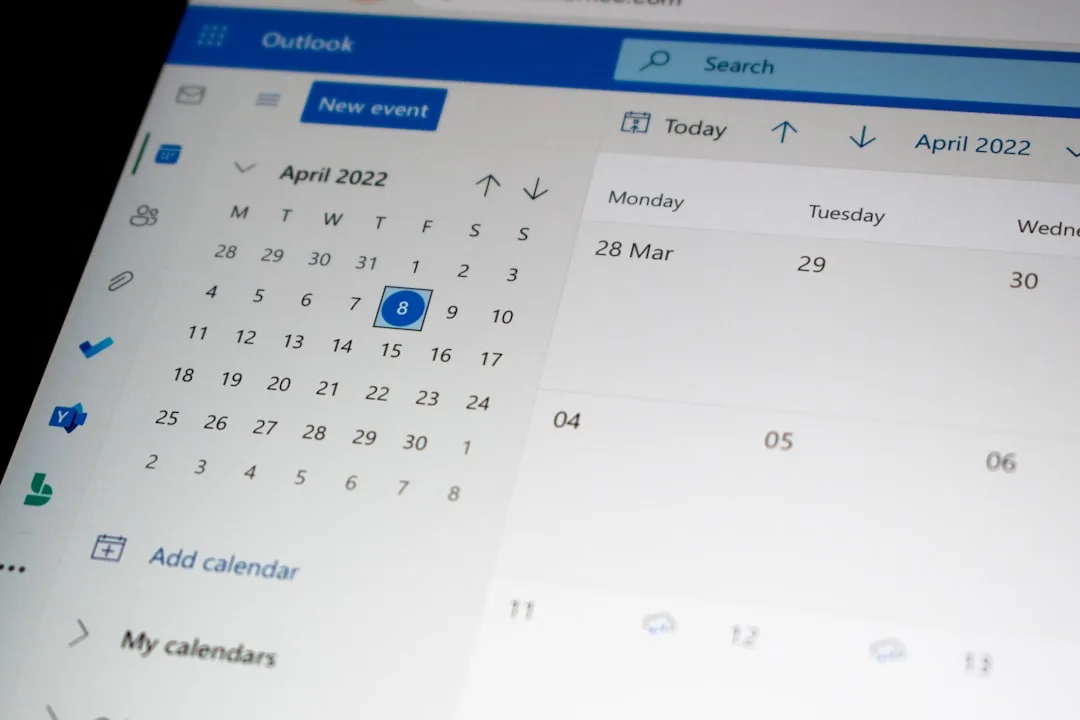 Co-parenting digital calendar showing custody schedule and school events synchronized detail 1