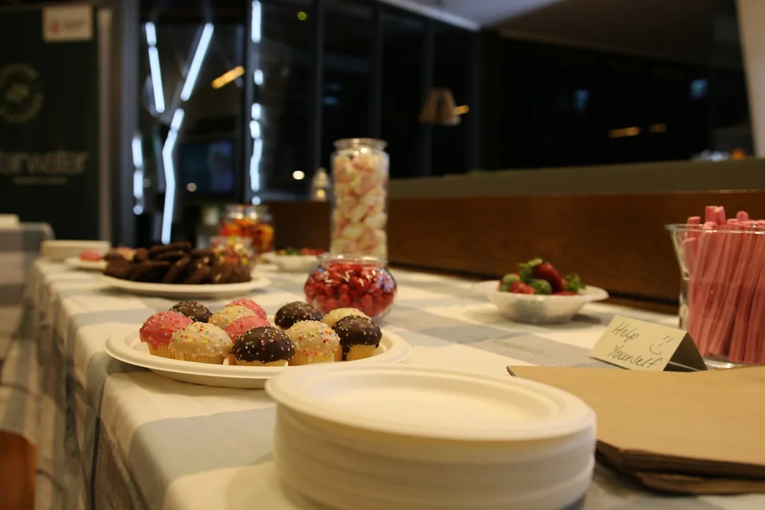 Eco-friendly event catering with reusable dinnerware and local sourcing displayed detail 3