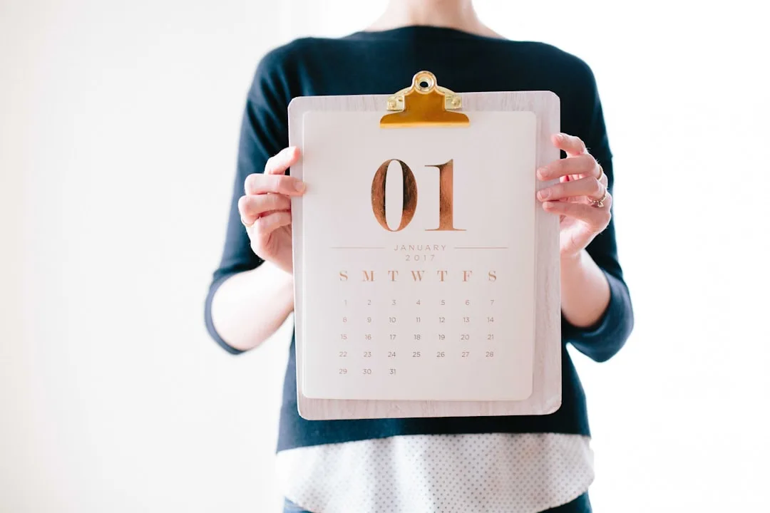 Co-parenting digital calendar showing custody schedule and school events synchronized detail 2