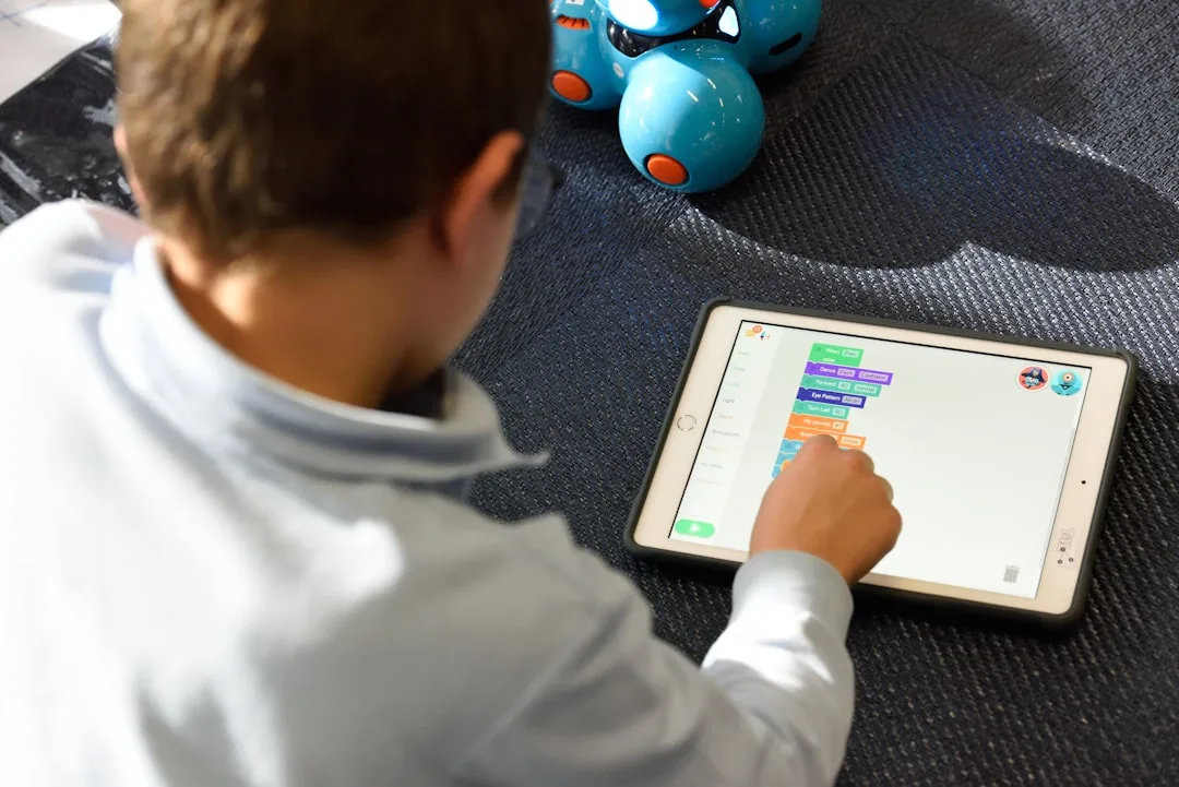 Neurodivergent learner using distraction-free interface on laptop screen